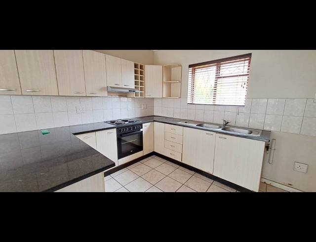 2 BEDROOM TOWNHOUSE TO LET IN CHARLO
